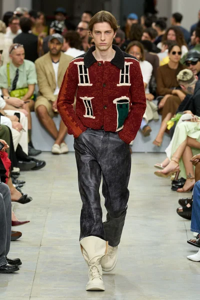 Look 27